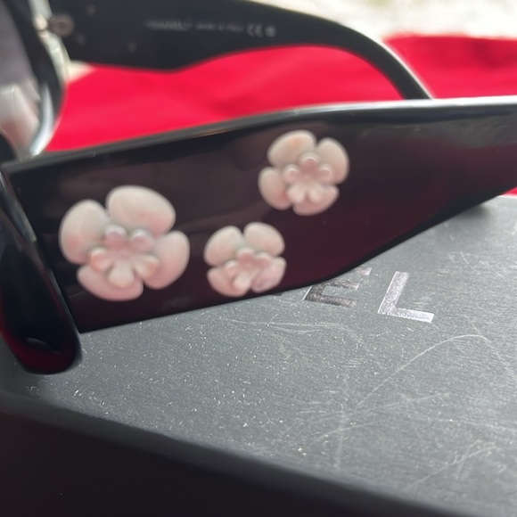 Chanel sunglasses - Picture 7 of 8